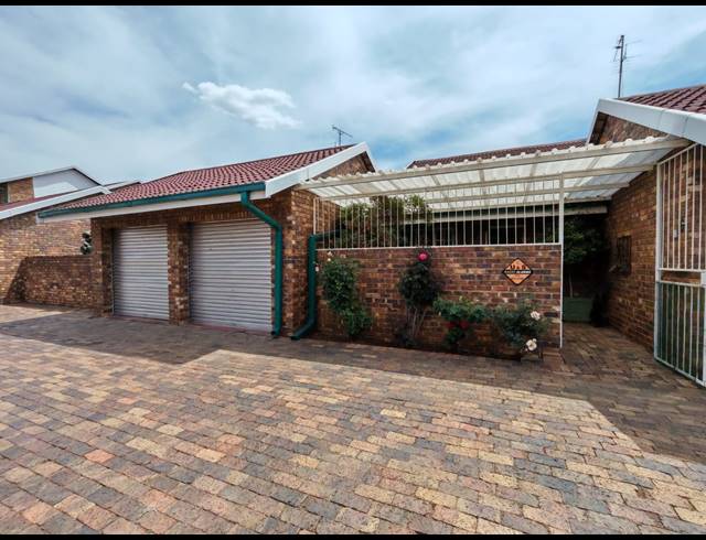 3 BEDROOM TOWNHOUSE FOR SALE IN THREE RIVERS